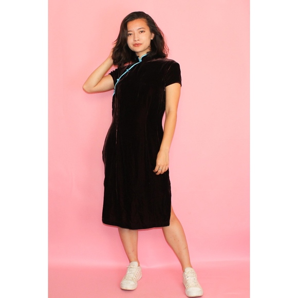 Vintage Dresses & Skirts - (372) VTG 1970s Asian Velvet Side Slit Dress